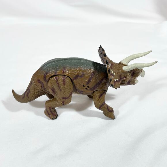 Jurassic Park 3 Dilophosaurus Velociraptor Triceratops Lot of 3 Hasbro 2000 - Picture 14 of 16